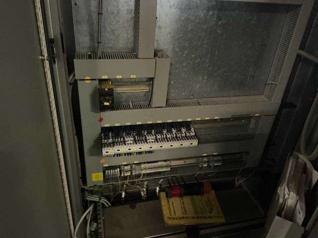 Krones/stork/zalkin/kosme flessen spoel/vul/etiketteerlijn (7000 fles/uur)met onderdelen - afbeelding 90 van  99