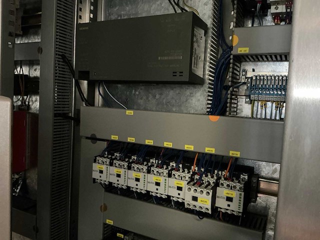 Krones/stork/zalkin/kosme flessen spoel/vul/etiketteerlijn (7000 fles/uur)met onderdelen - afbeelding 33 van  99