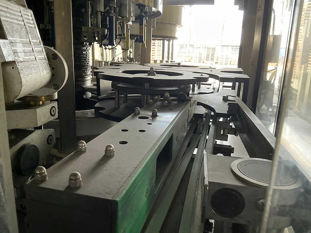 Krones/stork/zalkin/kosme flessen spoel/vul/etiketteerlijn (7000 fles/uur)met onderdelen - afbeelding 35 van  99