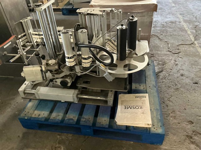 Krones/stork/zalkin/kosme flessen spoel/vul/etiketteerlijn (7000 fles/uur)met onderdelen - afbeelding 37 van  99