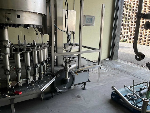 Krones/stork/zalkin/kosme flessen spoel/vul/etiketteerlijn (7000 fles/uur)met onderdelen - afbeelding 41 van  99