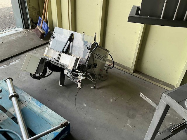 Krones/stork/zalkin/kosme flessen spoel/vul/etiketteerlijn (7000 fles/uur)met onderdelen - afbeelding 44 van  99