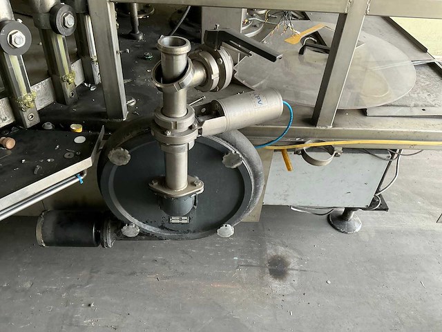 Krones/stork/zalkin/kosme flessen spoel/vul/etiketteerlijn (7000 fles/uur)met onderdelen - afbeelding 45 van  99