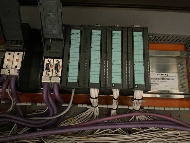 Krones/stork/zalkin/kosme flessen spoel/vul/etiketteerlijn (7000 fles/uur)met onderdelen - afbeelding 98 van  99