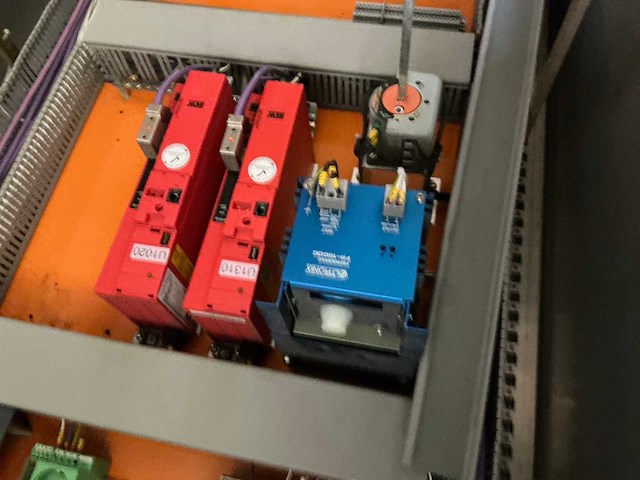 Krones/stork/zalkin/kosme flessen spoel/vul/etiketteerlijn (7000 fles/uur)met onderdelen - afbeelding 50 van  99