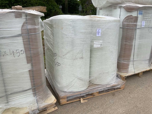 Krosglass a.s. mata pr 1004/450/105 - polyester poedergebonden glasvezelmat op rol (2290 kg) - afbeelding 2 van  3