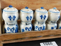 Kruidenrek met porseleinen potjes - afbeelding 3 van  5
