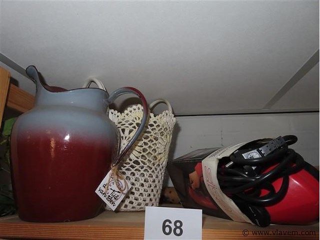 Kruik, emaille kan, stoom verdamper enz…. - afbeelding 1 van  3