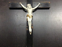 Kruisbeeld bisquit - afbeelding 1 van  2