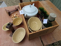 Kruisbheeld, keramiek en glaswerk - afbeelding 3 van  3