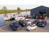 Kruisers, speedboten, buitenboordmotoren, voertuigen, en aannemersmateriaal