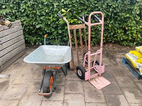 Kruiwagen en 2 steekwagens - afbeelding 1 van  3