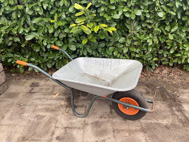 Kruiwagen en 2 steekwagens - afbeelding 3 van  3