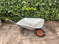 Kruiwagen en 2 steekwagens - afbeelding 3 van  3