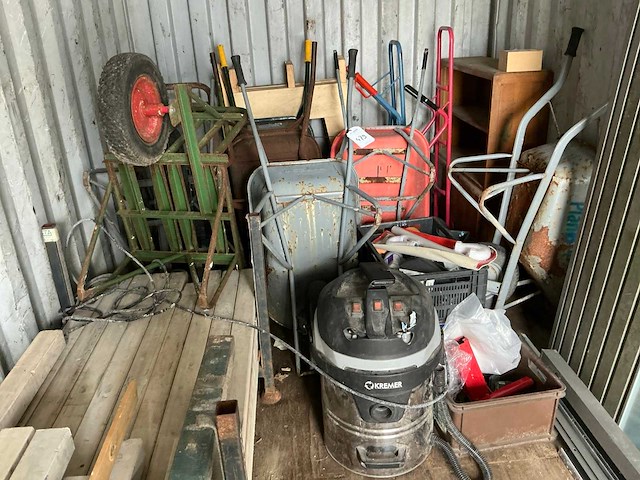 Kruiwagen en divers (8x) - afbeelding 1 van  9