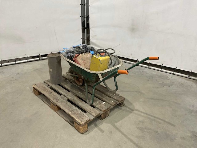 Kruiwagen en diversen - afbeelding 1 van  7