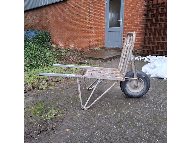 Kruiwagen en stenen kruiwagen, matador - afbeelding 2 van  12