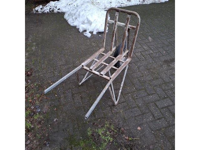 Kruiwagen en stenen kruiwagen, matador - afbeelding 3 van  12