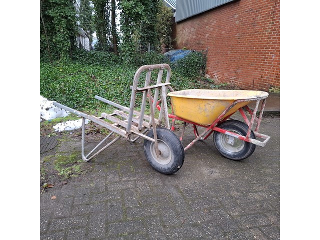 Kruiwagen en stenen kruiwagen, matador - afbeelding 1 van  12