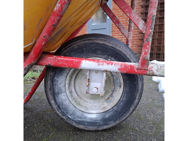 Kruiwagen en stenen kruiwagen, matador - afbeelding 7 van  12