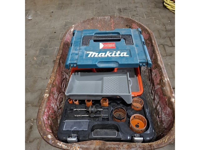 Kruiwagen met inhoud - afbeelding 1 van  11