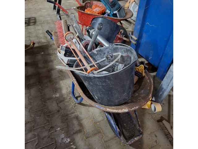 Kruiwagen met inhoud - afbeelding 1 van  10