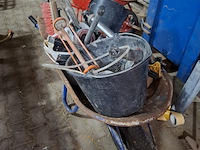 Kruiwagen met inhoud - afbeelding 1 van  10