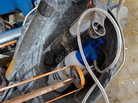 Kruiwagen met inhoud - afbeelding 3 van  10