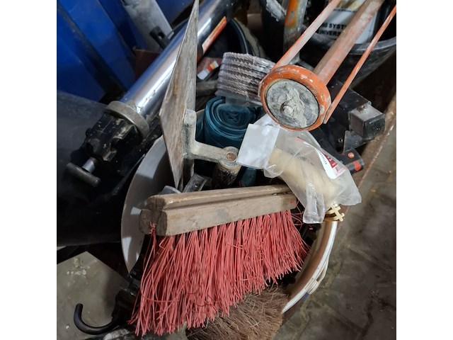 Kruiwagen met inhoud - afbeelding 9 van  10