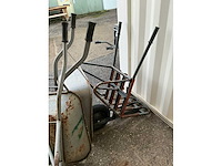 Kruiwagen met schade (3x) - afbeelding 2 van  2