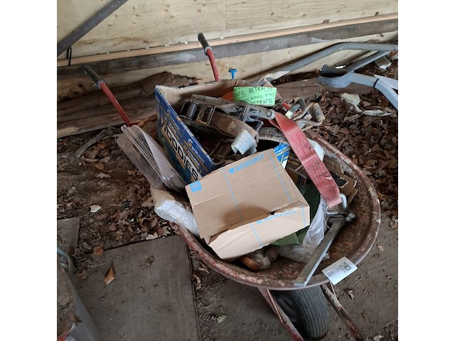 Kruiwagen op luchtband met inhoud - afbeelding 1 van  14