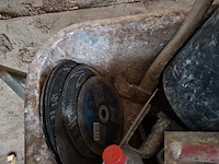 Kruiwagen op luchtband met inhoud - afbeelding 3 van  12