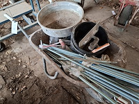 Kruiwagen op luchtband met inhoud - afbeelding 1 van  12