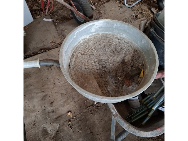 Kruiwagen op luchtband met inhoud - afbeelding 7 van  12