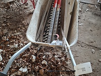 Kruiwagen op luchtband met inhoud - afbeelding 1 van  10