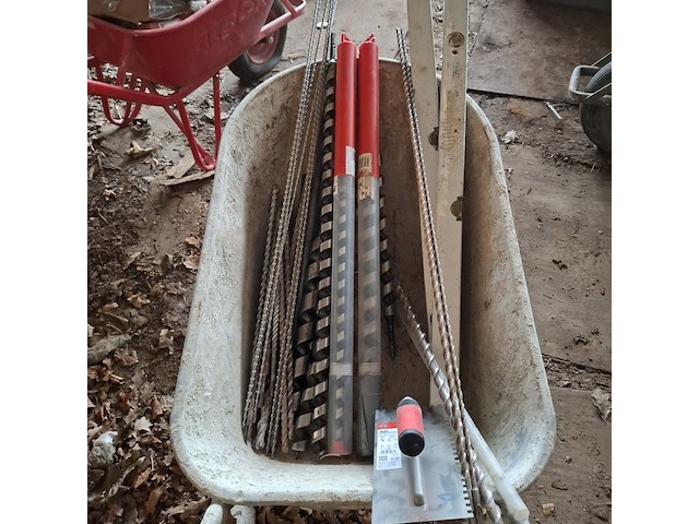 Kruiwagen op luchtband met inhoud - afbeelding 8 van  10