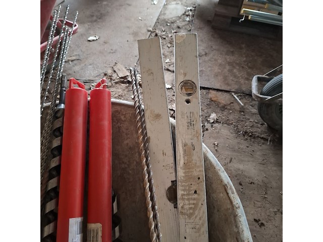 Kruiwagen op luchtband met inhoud - afbeelding 10 van  10