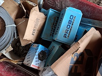 Kruiwagen op luchtband met inhoud - afbeelding 2 van  16