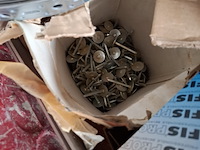 Kruiwagen op luchtband met inhoud - afbeelding 3 van  16