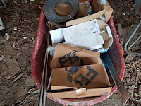 Kruiwagen op luchtband met inhoud - afbeelding 1 van  16