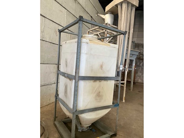 Kruizinga kunststof tank met gegalvaniseerd frame - afbeelding 2 van  5