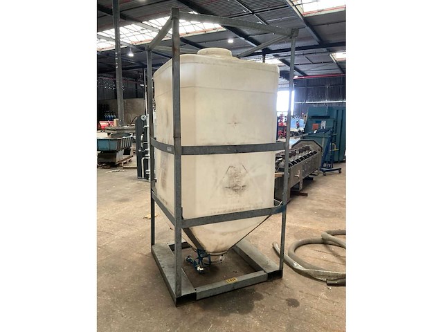 Kruizinga kunststof tank met gegalvaniseerd frame - afbeelding 4 van  5