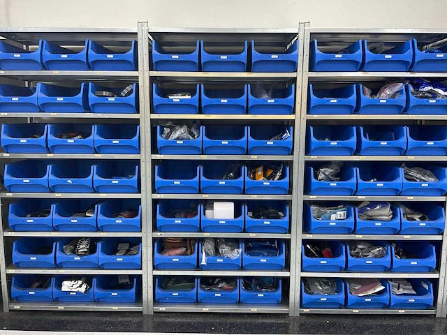 Kruizinga legbordstelling met magazijnbakken - afbeelding 1 van  10