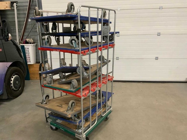 Kruizinga partij transport dolly’s in kar - afbeelding 4 van  6