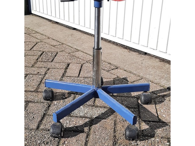 Kruk met panzitting - afbeelding 3 van  5