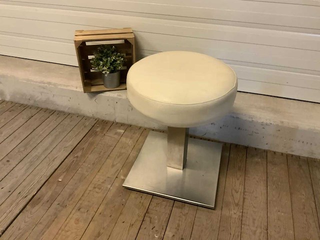 Kruk met rvs onderstel (6x) - afbeelding 1 van  3