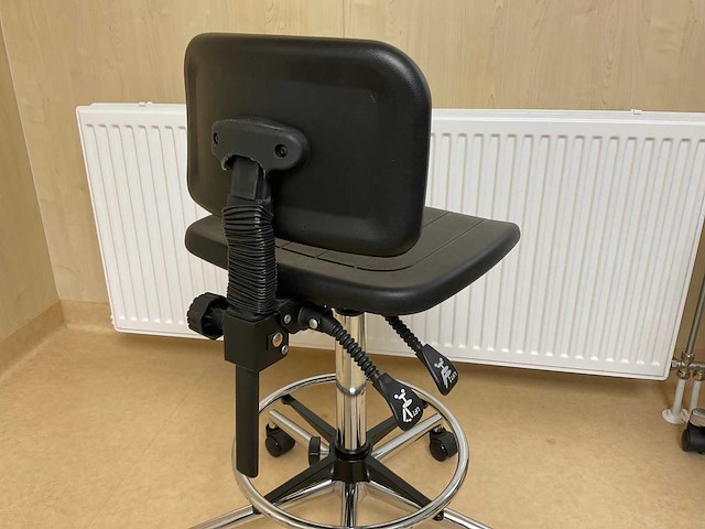 Kruk - afbeelding 4 van  4