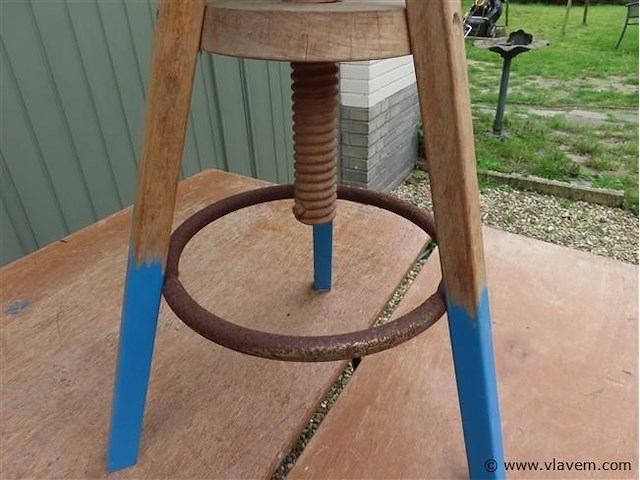 Krukje hout en metaal - afbeelding 3 van  3