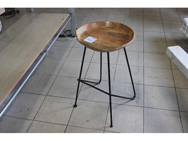 Krukje met houten zitting hoogte 65 cm. - afbeelding 1 van  2