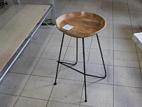 Krukje met houten zitting hoogte 65 cm. - afbeelding 1 van  2